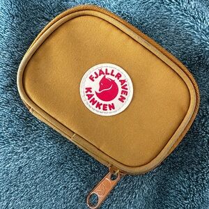 Fjällräven Kånken Card Wallet in Ochre